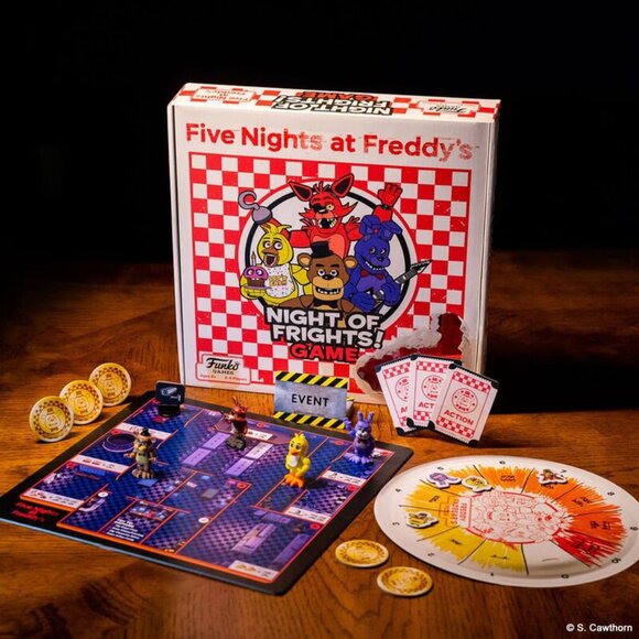 3/$55❤️Funko Five Nights At Freddy's NIGHT OF FRIGHTS! Board Game +4 Minifigures - Picture 2 of 16